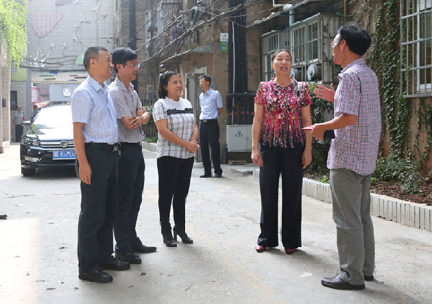 长沙市开福区委区政府领导慰问我校第二附小教师