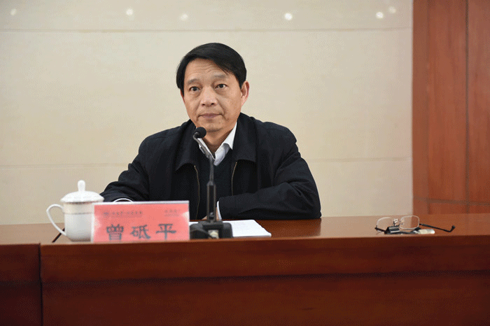 我校举行扶贫攻坚形势与政策工作报告会